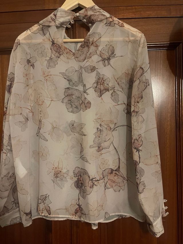 Blusa semitransparente floral