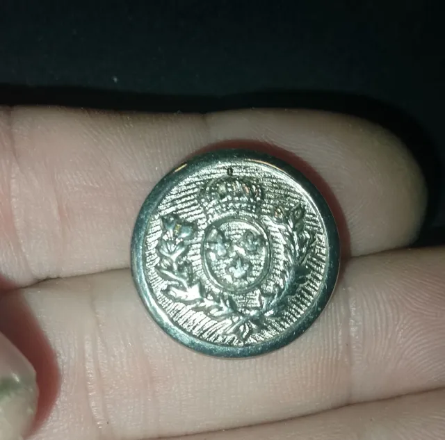 Botón militar antiguo corona y laureles