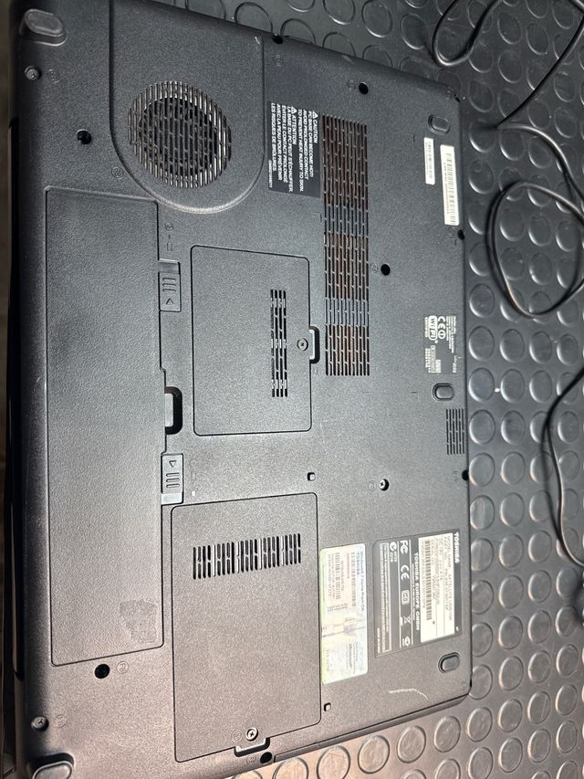 Portátil Toshiba L505 Negro