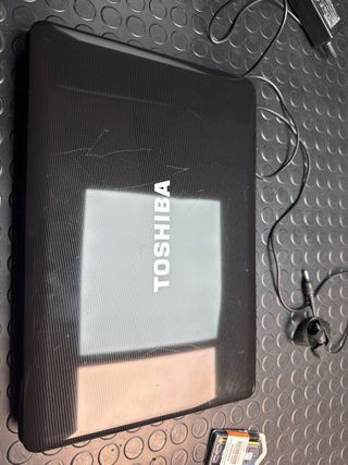 Portátil Toshiba L505 Negro