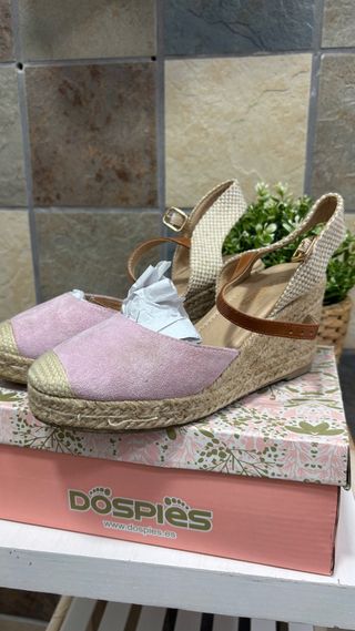Zapatos cuña Dospies beige y rosa