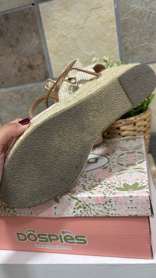 Zapatos cuña Dospies beige y rosa