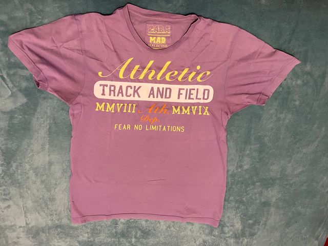 Camiseta Zara Hombre Morada Texto Talla M