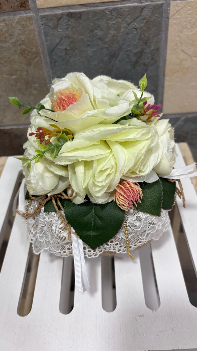 Centro de flores decorativo