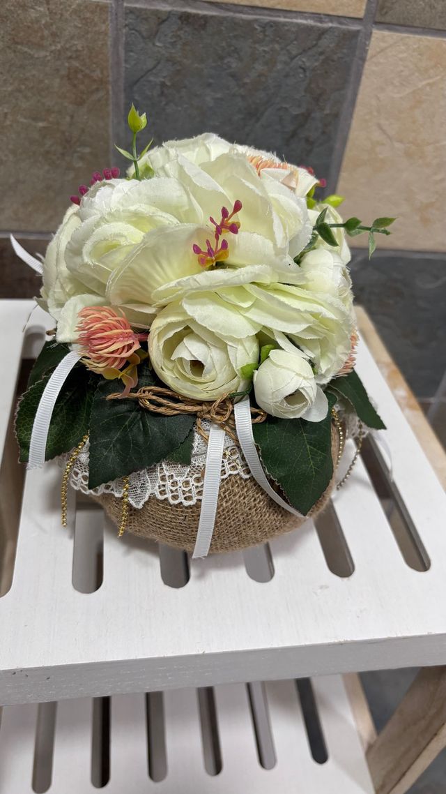 Centro de flores decorativo