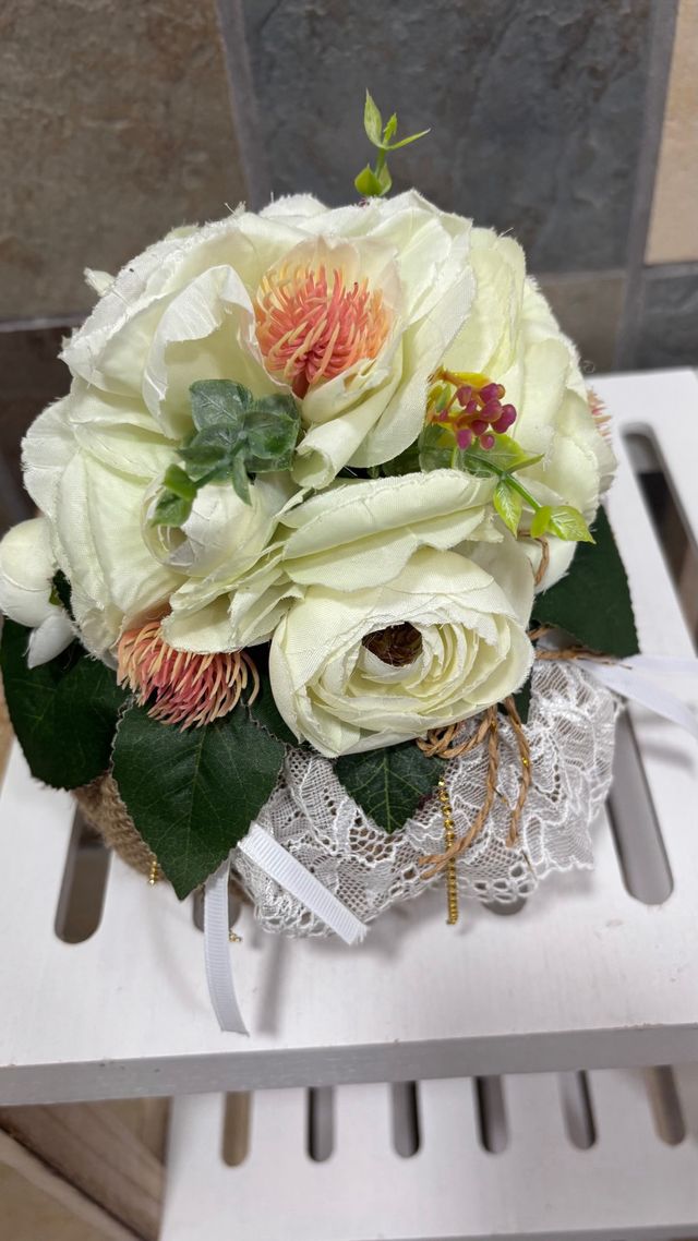 Centro de flores decorativo