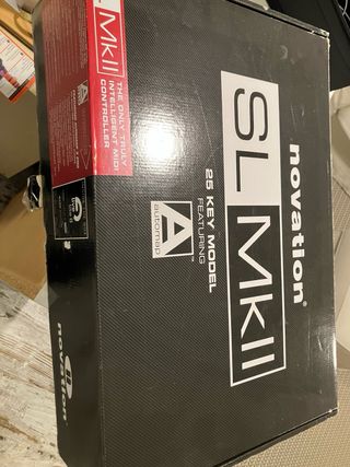 Controlador MIDI Novation SL MkII 25