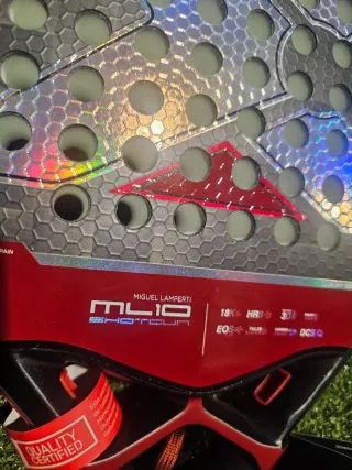 Pala de pádel Nox 18K Carbon.