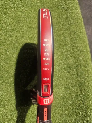 Pala de pádel Nox 18K Carbon.