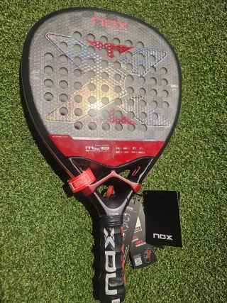 Pala de pádel Nox 18K Carbon.