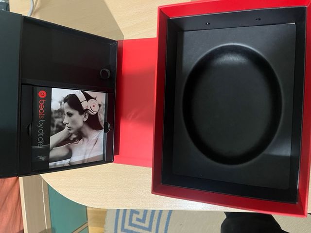 Beats Solo HD Caja con Funda Negra