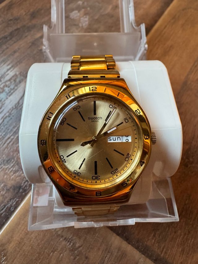 Reloj Swatch Dorado