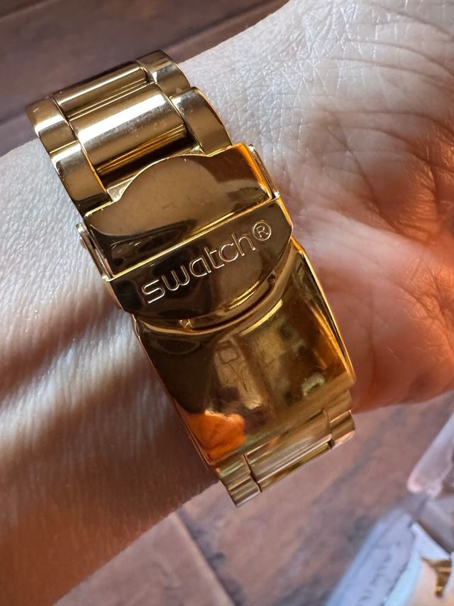 Reloj Swatch Dorado