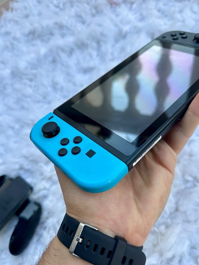 Nintendo Switch V1 2017 Console