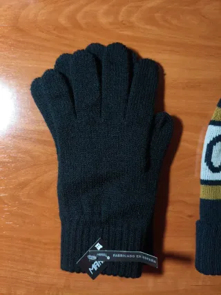 Gorro de invierno y Guantes
