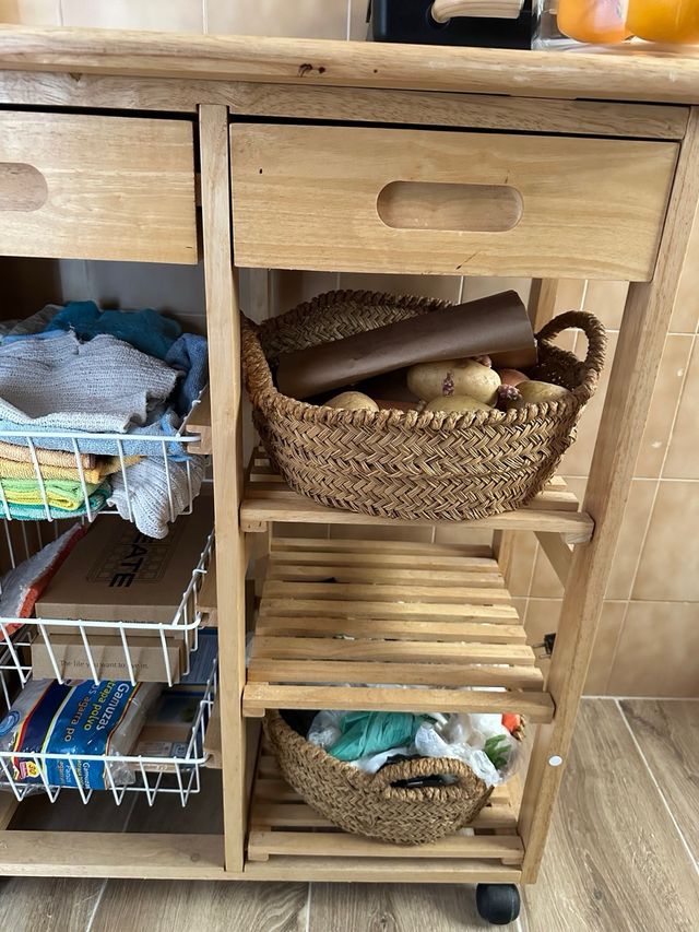 urge vender Mueble de cocina con ruedas