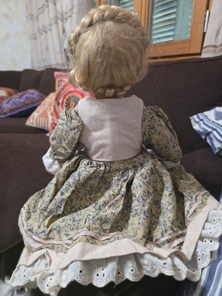 Muñeca de porcelana vintage