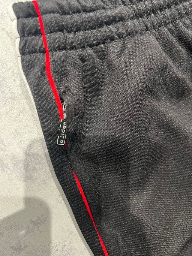 Pantalón Adidas Negro y Rojo