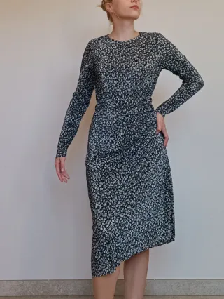 Vestido ZARA floral manga larga S