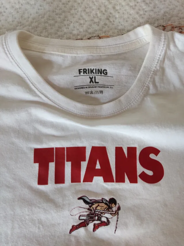 Camiseta Attack on Titans XL