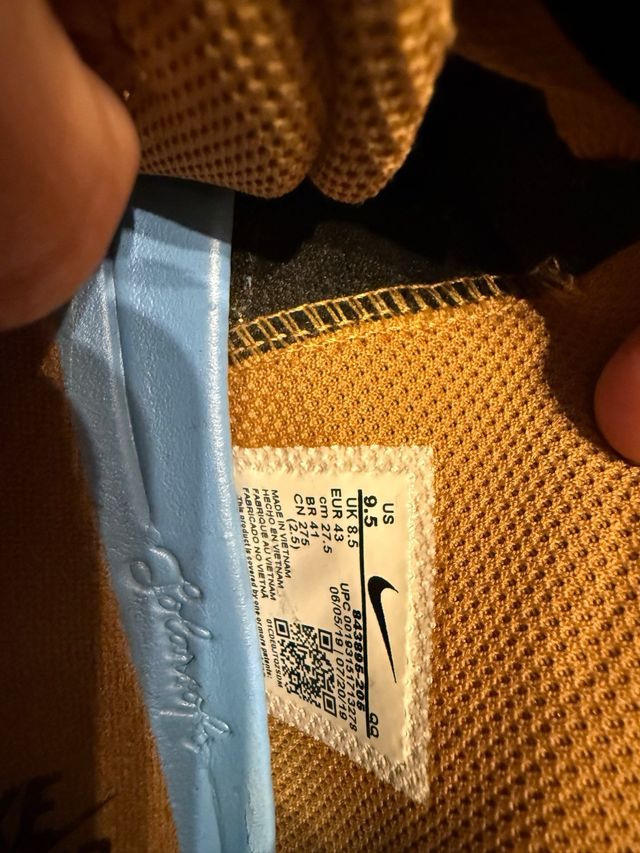 Zapatillas Nike Marrones y Amarillas