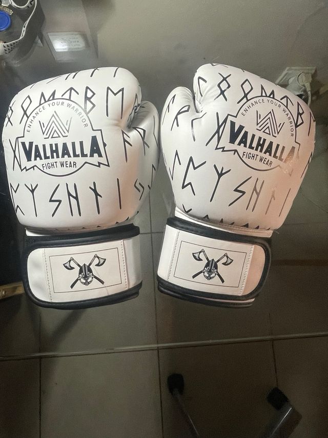 Guantes de boxeo Valhalla con runas de 12 oz
