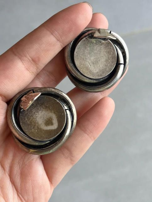 Pendientes elegantes con piedra roja y plata