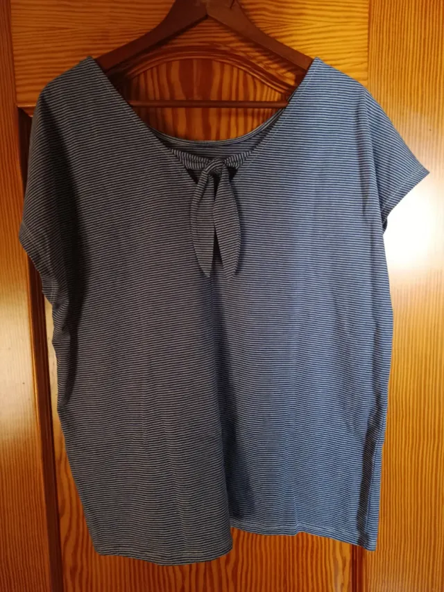 Camiseta marinera a rayas azul y blanco