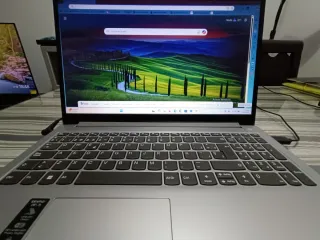 Portátil Lenovo Ryzen 3 Serie 7000