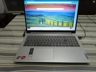 Portátil Lenovo Ryzen 3 Serie 7000