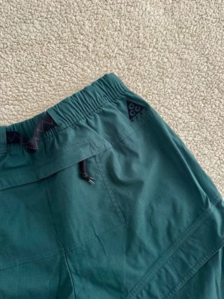 Pantalón cargo Nike ACG verde