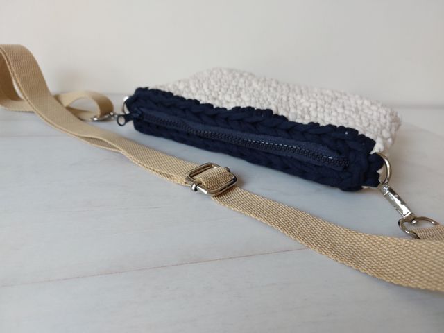 Bolso nuevo crochet beige y azul marino