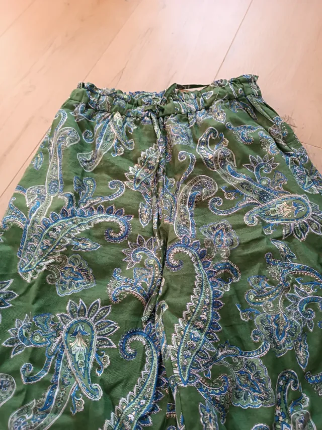 Pantalón estampado paisley Mango