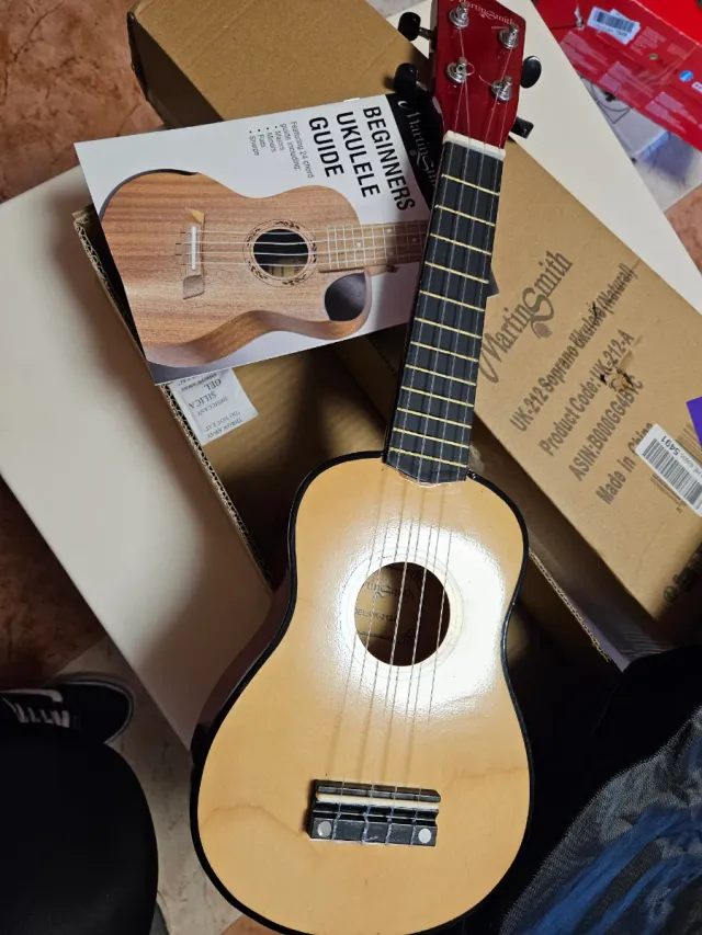 Ukelele Martin Smith con guía