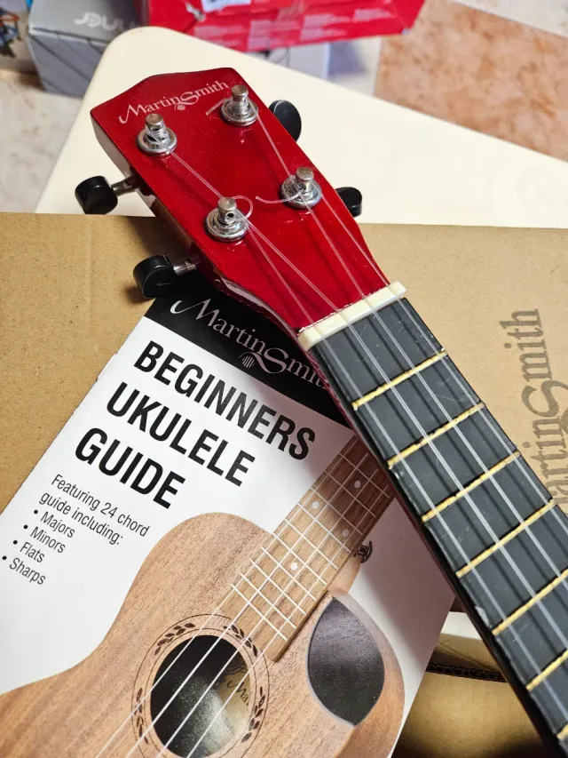 Ukelele Martin Smith con guía