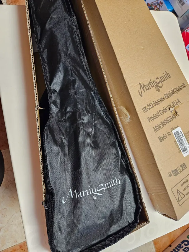 Ukelele Martin Smith con guía