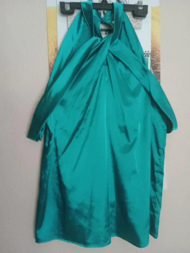 Blusa blanca con  flor rosa y otra verde azulado