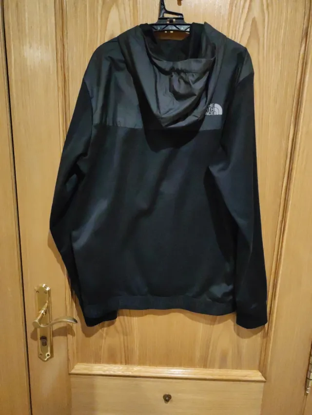 Chaqueta The North Face Negra con Capucha