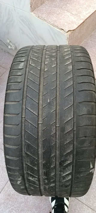 Neumático Michelin 295/35/R21