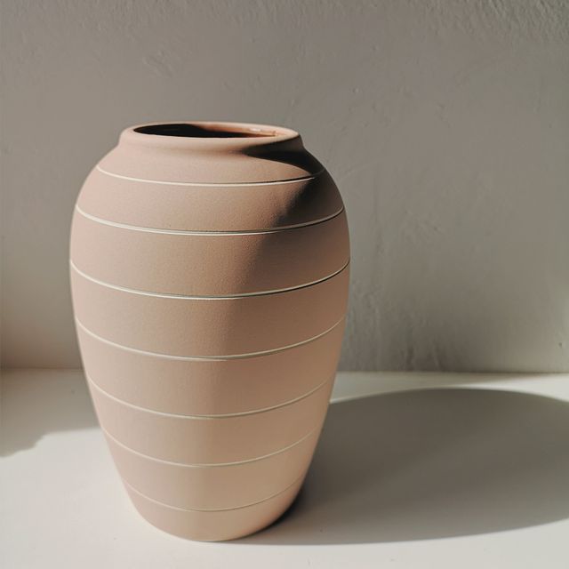 Jarrón terracota linhas bege