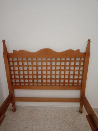 Cama de madera, somier pikolin y colchón.