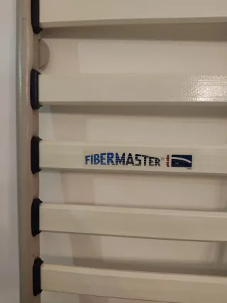 Cama de madera, somier pikolin y colchón.