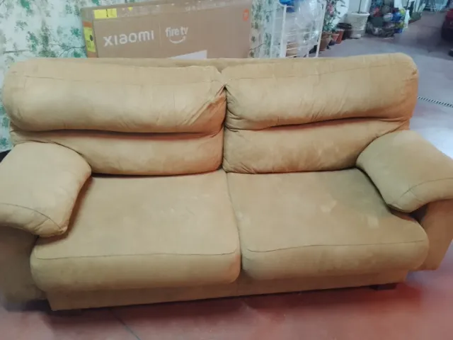 Sofá beige de tela y ante en muy buen estado