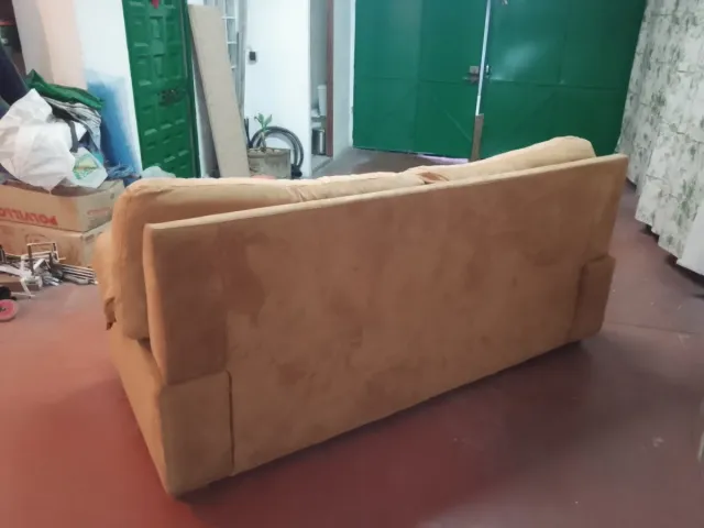 Sofá beige de tela y ante en muy buen estado