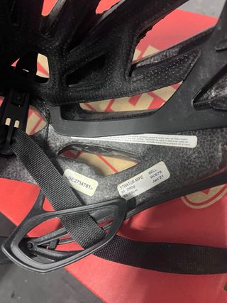 Casco Bell Stratus MIPS Talla M Negro