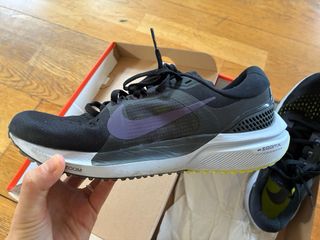 Nike Air Zoom Vomero 5 Negro/Morado.
