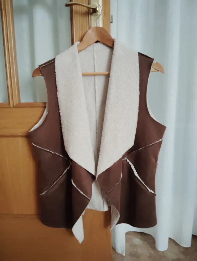 Chaleco doble faz mujer beige y marrón