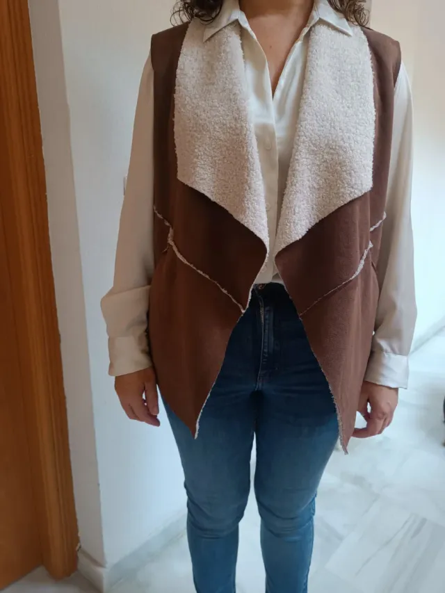 Chaleco doble faz mujer beige y marrón