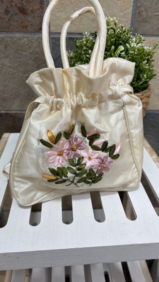 Bolso de mano bordado flores