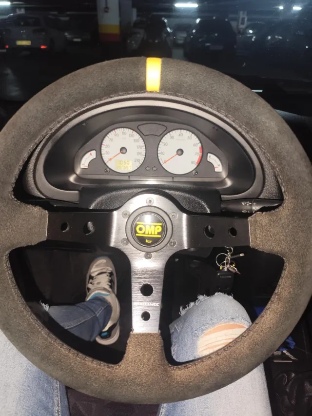 Volante deportivo ante tipo OMP